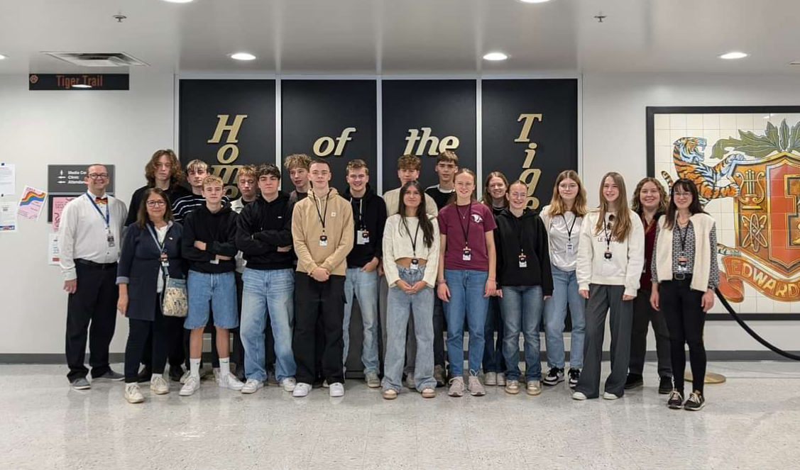 Exchange students. their hosts and the German teachers stand in front of the Tiger statue. 